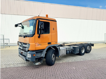 Kancalı yükleyici kamyon MERCEDES-BENZ Actros 2541