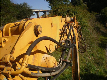 Tekerlekli ekskavatör LIEBHERR A 900