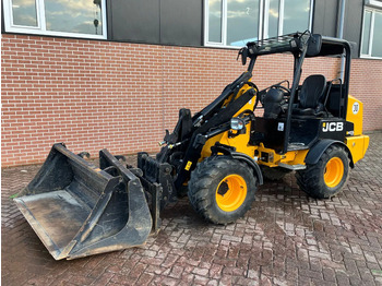 Kompakt paletli yükleyici JCB 403