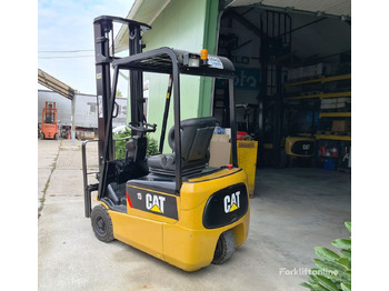 Forklift CATERPILLAR