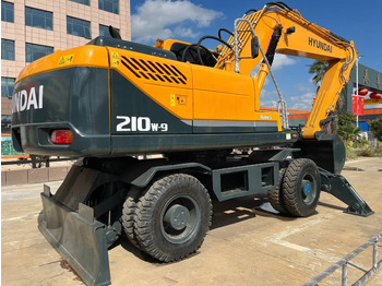 Tekerlekli ekskavatör HYUNDAI R210