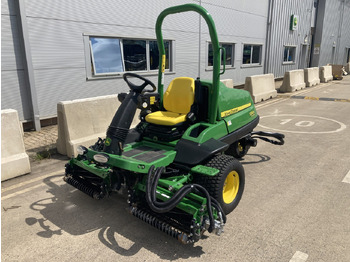 Çim biçme makinesi JOHN DEERE 7200