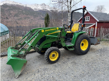 Traktör JOHN DEERE 3720