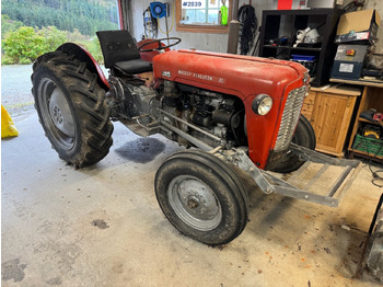 Traktör MASSEY FERGUSON