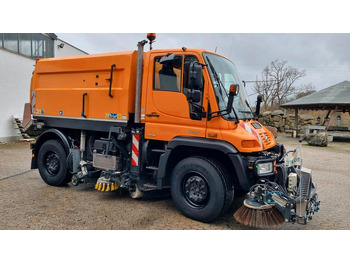 Yol süpürme aracı UNIMOG U400