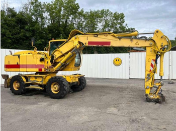 Tekerlekli ekskavatör LIEBHERR A 900