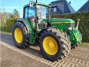 Traktör JOHN DEERE 6910