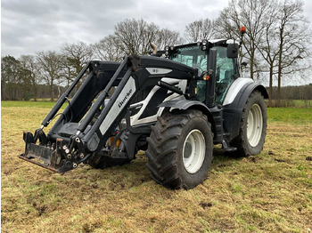 Traktör VALTRA T144