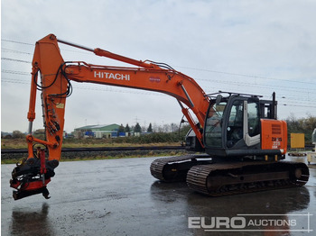 Paletli ekskavatör HITACHI ZX225