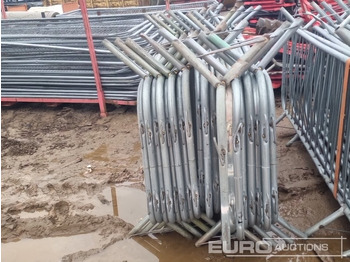 İnşaat ekipmanı Bundle of Metal Safety Barriers (2 of): fotoğraf 2