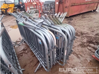 İnşaat ekipmanı Bundle of Metal Safety Barriers (2 of): fotoğraf 5