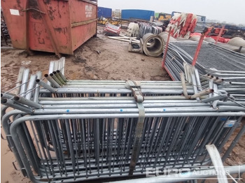 İnşaat ekipmanı Bundle of Metal Safety Barriers (2 of): fotoğraf 4