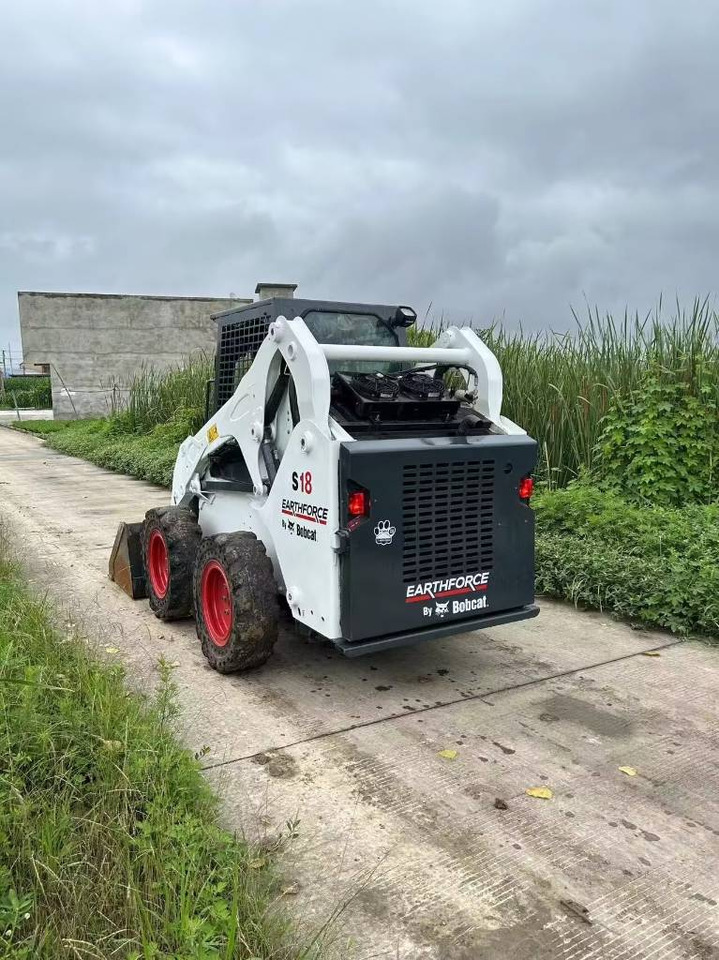 Mini yükleyici Bobcat S 18: fotoğraf 10