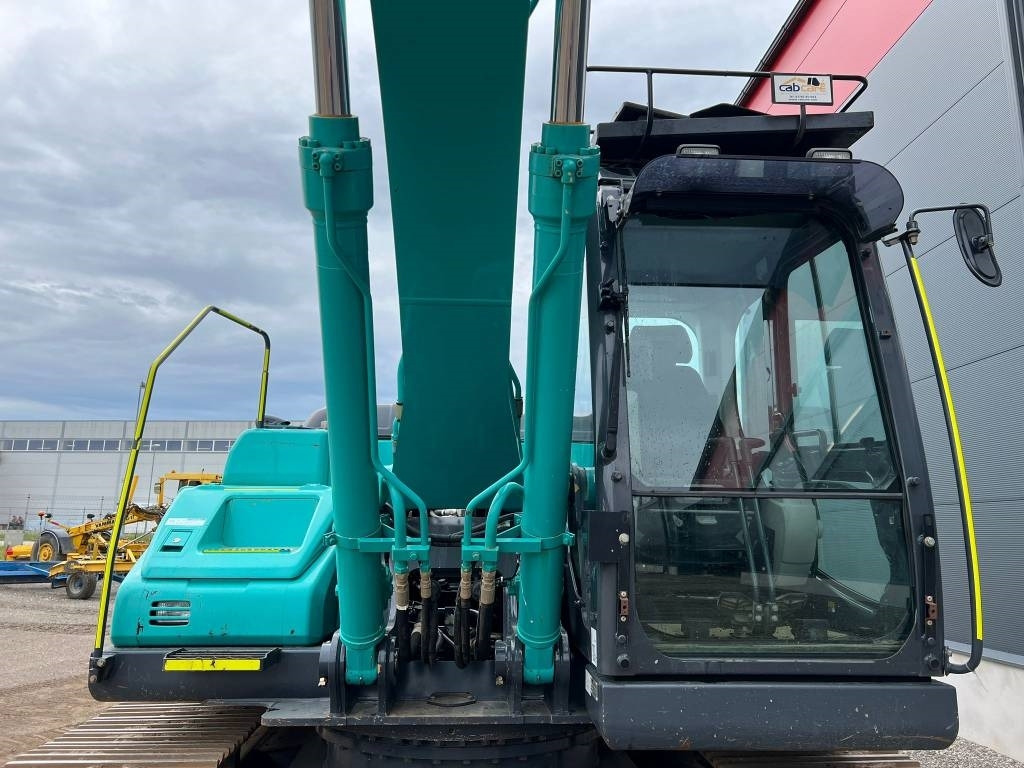 Paletli ekskavatör Kobelco SK 210 LC-10: fotoğraf 12