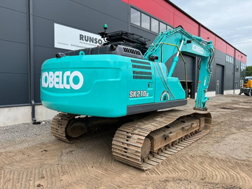 Paletli ekskavatör Kobelco SK 210 LC-10: fotoğraf 6