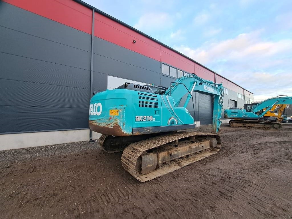 Paletli ekskavatör Kobelco SK 210 LC-10: fotoğraf 6