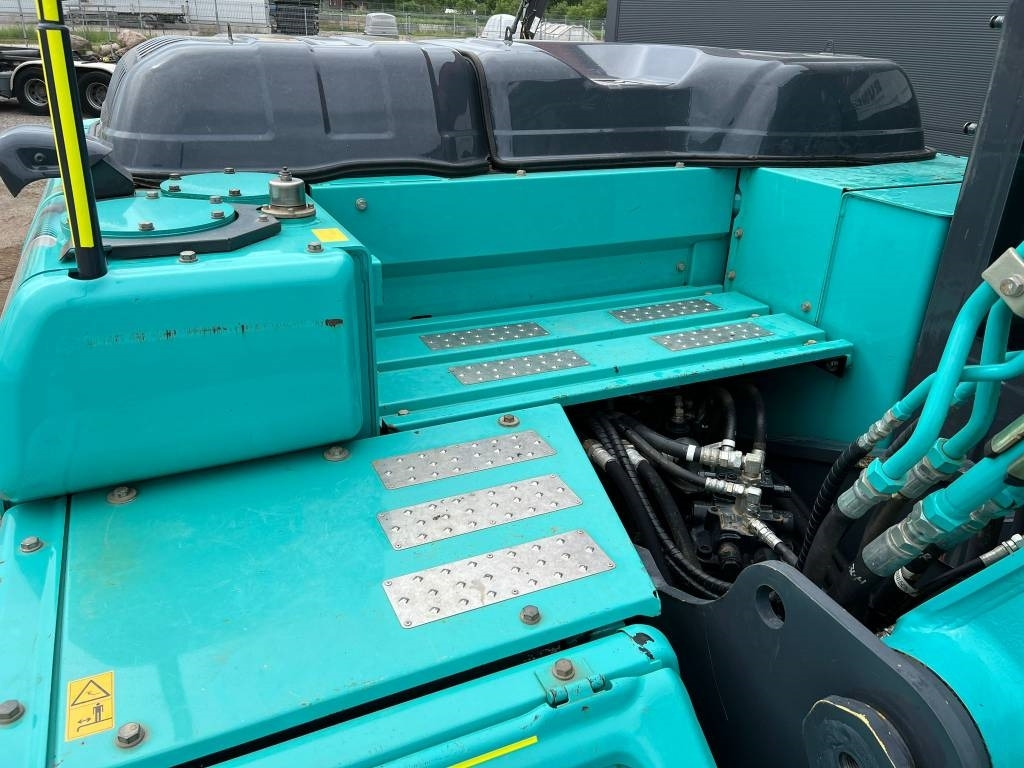 Paletli ekskavatör Kobelco SK 210 LC-10: fotoğraf 11