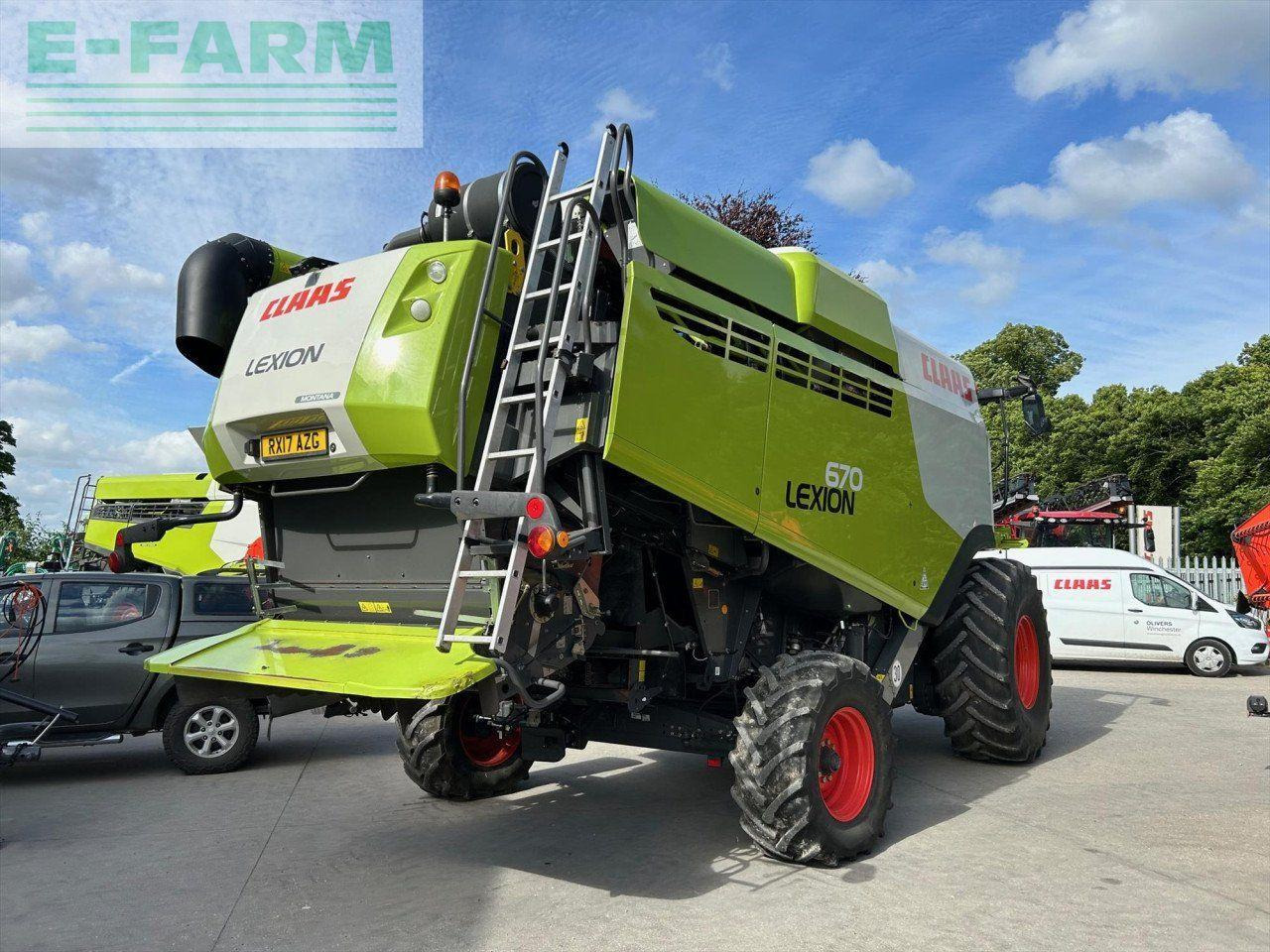 Biçerdöver CLAAS LEXION 670 M T4F: fotoğraf 8