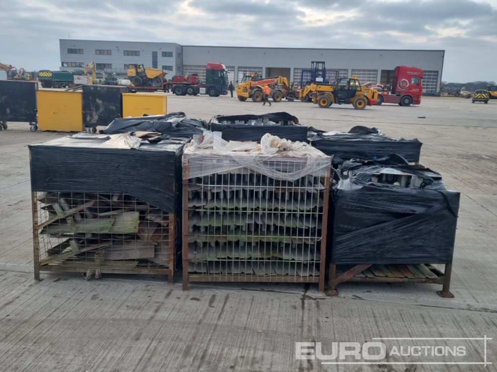 İnşaat ekipmanı Stillage of Metal Heras Fencing Feet (6 of): fotoğraf 6