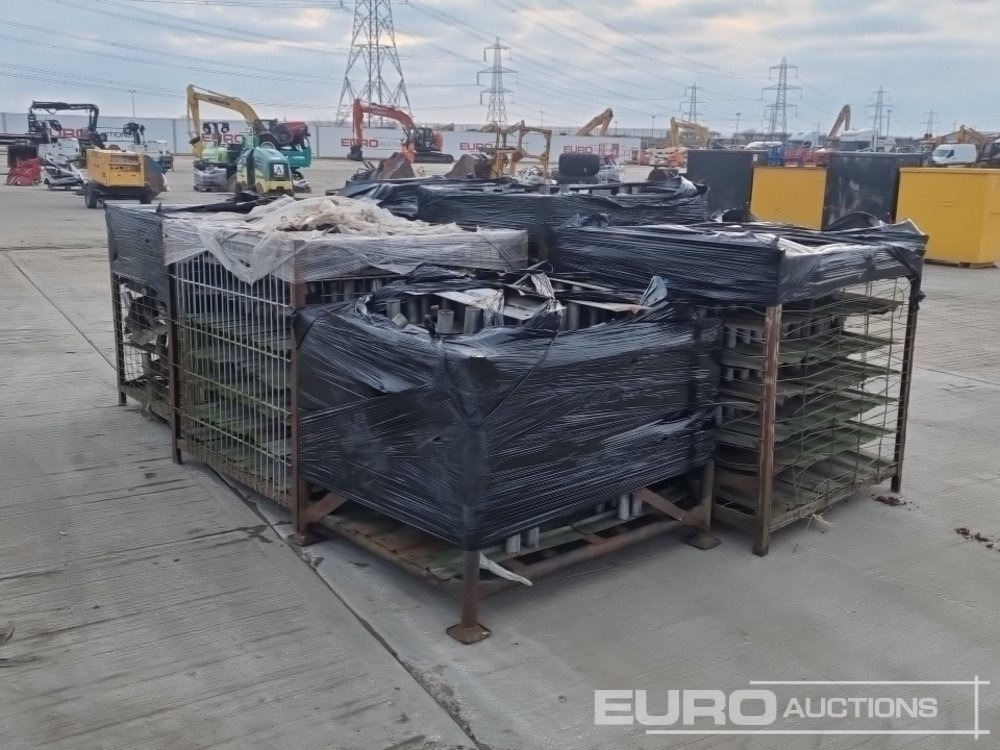 İnşaat ekipmanı Stillage of Metal Heras Fencing Feet (6 of): fotoğraf 7